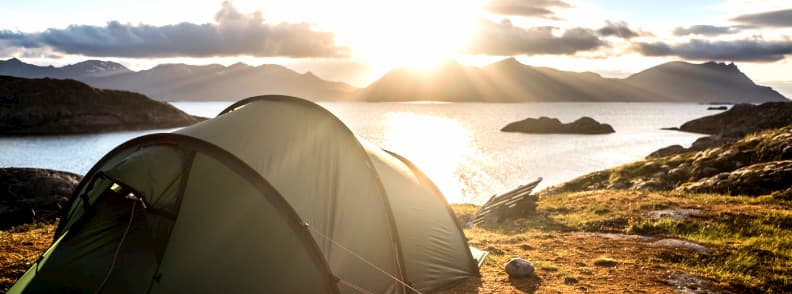 camping in europe henningsvaer norway 在欧洲露营亨宁斯韦尔挪威