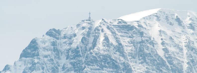 crucea caraiman cross reasons to visit romania 去罗马尼亚旅游的原因