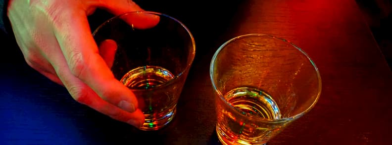 drinking whiskey in europe 在欧洲喝威士忌