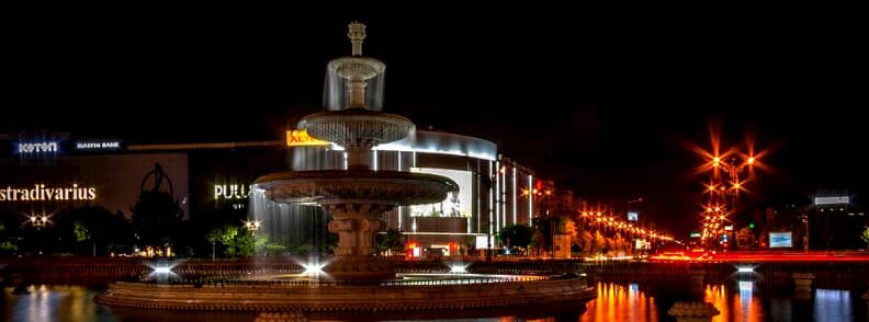 fountains unirii square reasons visit romania 乌尼瑞广场喷泉参观罗马尼亚的原因