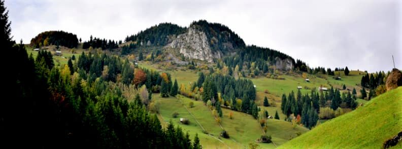 moeciu culoarul rucar bran pass reasons to visit romania 莫丘库洛鲁·鲁卡尔·布兰通参观罗马尼亚的原因