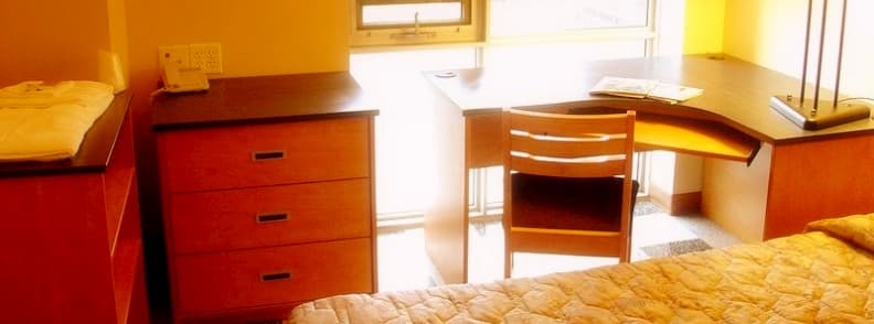 university dorm rooms stay on a budget in europe 在欧洲,大学宿舍的价格很便宜