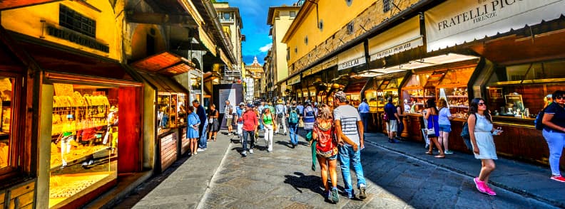 walking ponte vecchio florence firenze italy 行走在意大利佛罗伦萨佛罗伦萨的维奇奥桥上