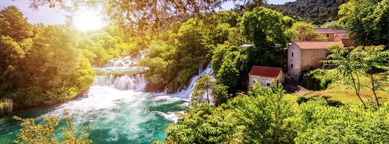 best things to do in Split visit krka waterfalls park 在斯普利特最好的事情是参观喀尔卡瀑布公园