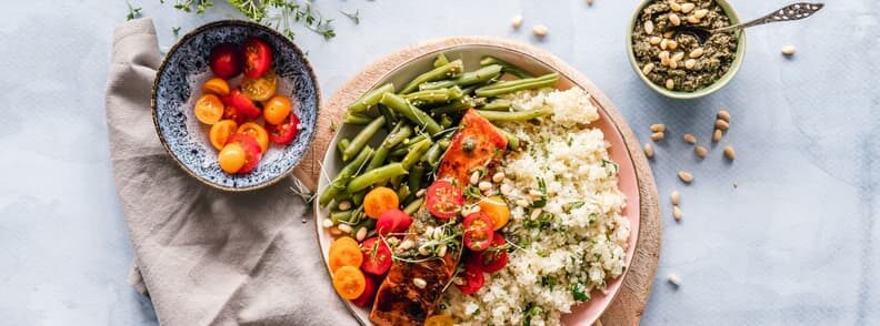 eating well to stay healthy while traveling full time 在全职旅行时吃得好才能保持健康